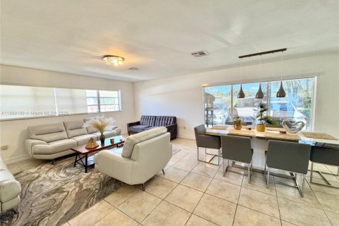 Снять в аренду виллу или дом в Майами, Флорида 4 спальни, 170.01м2, № 1951752 - фото 4