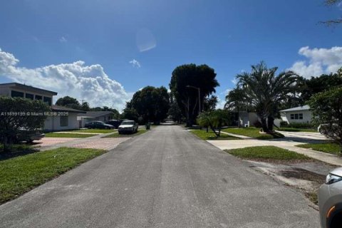 Снять в аренду виллу или дом в Майами, Флорида 4 спальни, 170.01м2, № 1951752 - фото 16