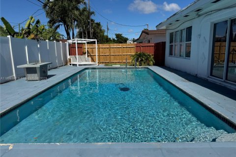 Снять в аренду виллу или дом в Майами, Флорида 4 спальни, 170.01м2, № 1951752 - фото 15