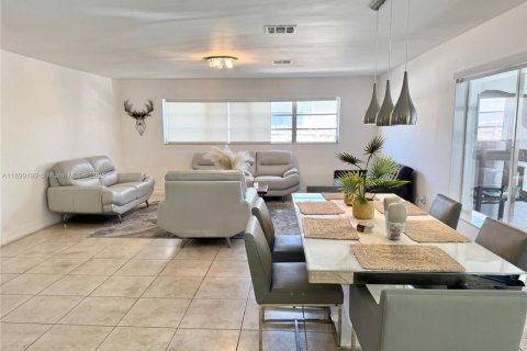 Снять в аренду виллу или дом в Майами, Флорида 4 спальни, 170.01м2, № 1951752 - фото 11