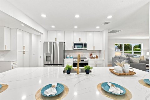 Villa ou maison à vendre à Nokomis, Floride: 3 chambres, 221.48 m2 № 2316846 - photo 15