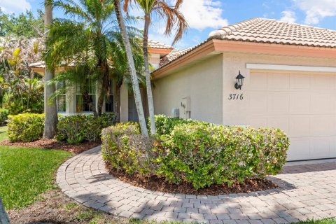 Casa en venta en Jensen Beach, Florida, 4 dormitorios, 176.42 m2 № 2173878 - foto 3