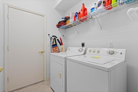Casa en venta en Jensen Beach, Florida, 4 dormitorios, 176.42 m2 № 2173878 - foto 12