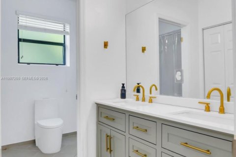 Купить виллу или дом в Катлер-Бей, Флорида 5 спален, 233.56м2, № 2154476 - фото 28