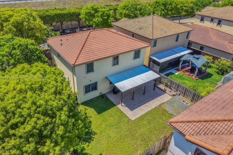 Купить виллу или дом в Катлер-Бей, Флорида 5 спален, 233.56м2, № 2154476 - фото 7