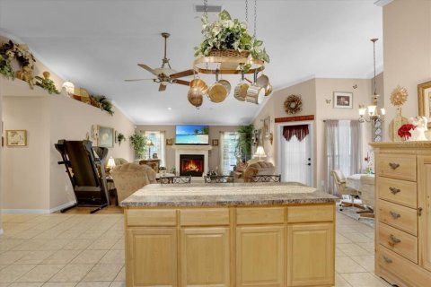 House in Fort White, Florida 3 bedrooms, 155.05 sq.m. № 1680418 - photo 11