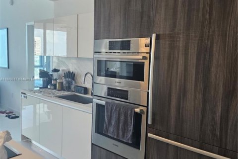 Condo in Miami, Florida, 3 bedrooms  № 1800830 - photo 2
