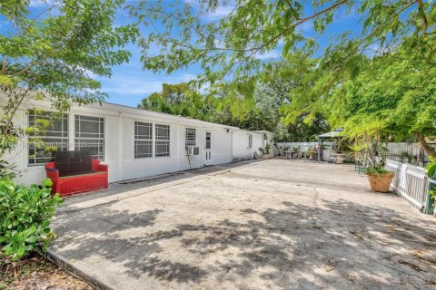 House in West Palm Beach, Florida 3 bedrooms, 269.42 sq.m. № 1875283 - photo 25