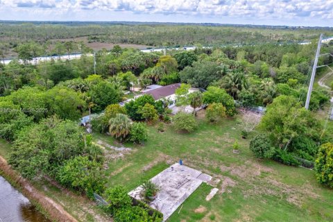 House in West Palm Beach, Florida 3 bedrooms, 269.42 sq.m. № 1875283 - photo 28