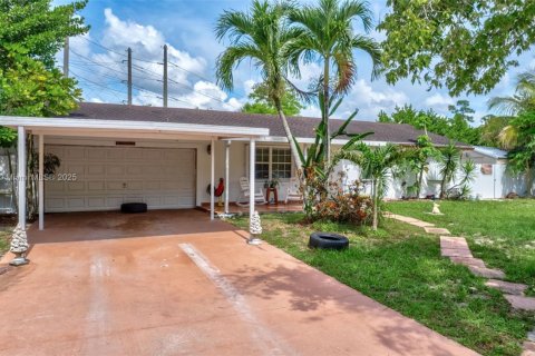 House in West Palm Beach, Florida 3 bedrooms, 269.42 sq.m. № 1875283 - photo 3
