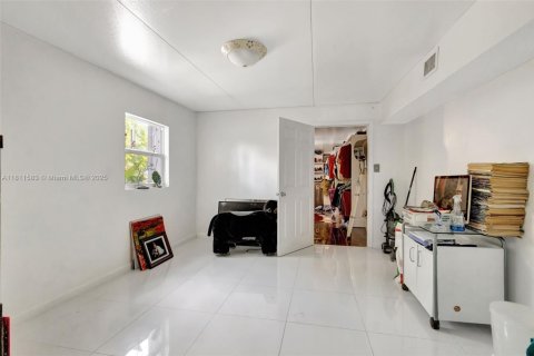 House in West Palm Beach, Florida 3 bedrooms, 269.42 sq.m. № 1875283 - photo 20