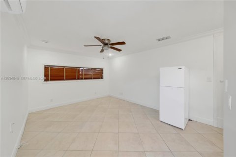 Commercial property in Miami, Florida 1 bedroom, 198.72 sq.m. № 2086900
