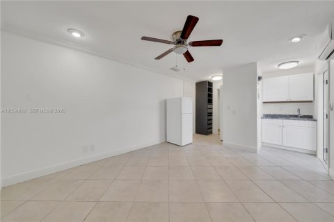 Commercial property in Miami, Florida 1 bedroom, 198.72 sq.m. № 2086900 - photo 6