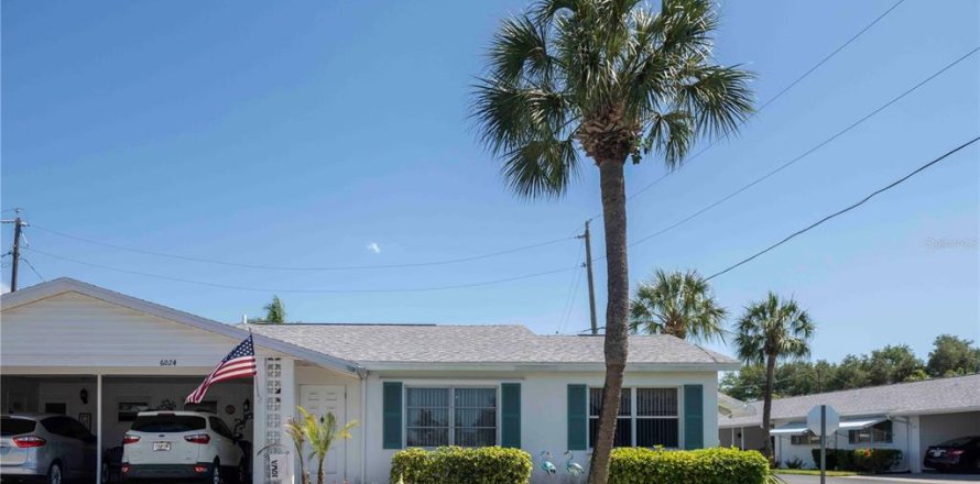 Casa en Bradenton, Florida 2 dormitorios, 107.86 m2 № 2220335