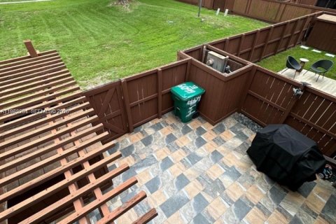 Touwnhouse à louer à Miami, Floride: 2 chambres, 129.13 m2 № 2026503 - photo 3