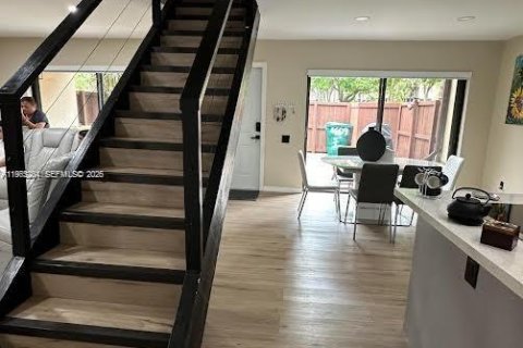 Touwnhouse à louer à Miami, Floride: 2 chambres, 129.13 m2 № 2026503 - photo 9