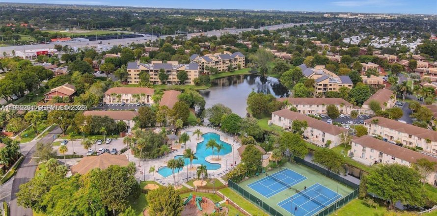 Touwnhouse à Miami, Floride 2 chambres, 129.13 m2 № 2026503