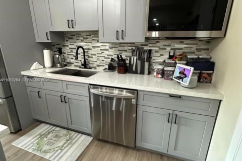 Touwnhouse à louer à Miami, Floride: 2 chambres, 129.13 m2 № 2026503 - photo 12