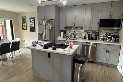 Touwnhouse à louer à Miami, Floride: 2 chambres, 129.13 m2 № 2026503 - photo 11