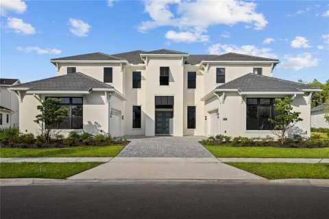 House in Orlando, Florida 6 bedrooms, 658.96 sq.m. № 2114617 - photo 3