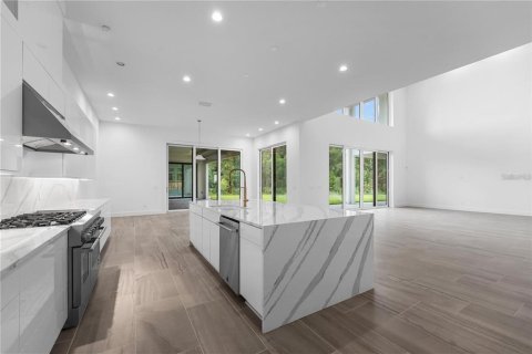 House in Orlando, Florida 6 bedrooms, 658.96 sq.m. № 2114617 - photo 12