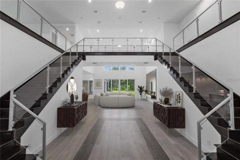 House in Orlando, Florida 6 bedrooms, 658.96 sq.m. № 2114617 - photo 8