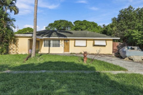 Casa en venta en West Palm Beach, Florida, 3 dormitorios, 125.6 m2 № 2366308 - foto 2