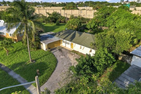 Casa en venta en West Palm Beach, Florida, 3 dormitorios, 125.6 m2 № 2366308 - foto 28