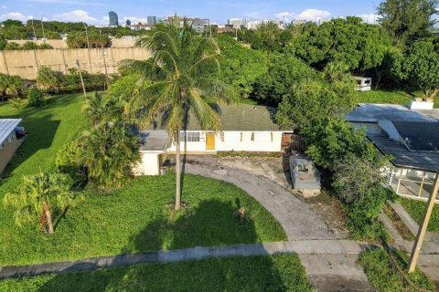 Casa en West Palm Beach, Florida 3 dormitorios, 125.6 m2 № 2366308