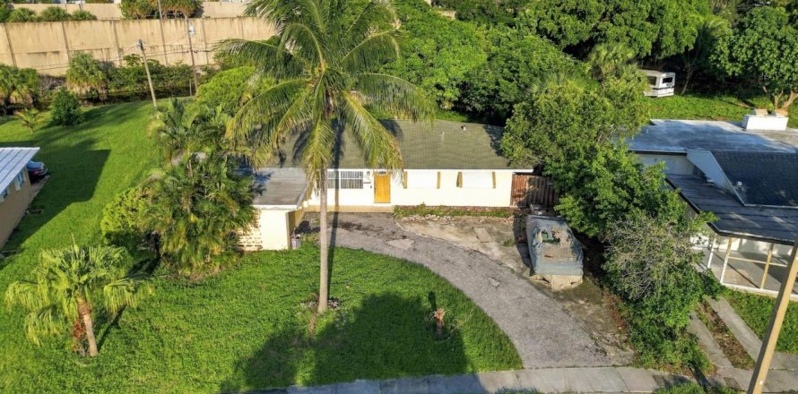 Casa en West Palm Beach, Florida 3 dormitorios, 125.6 m2 № 2366308