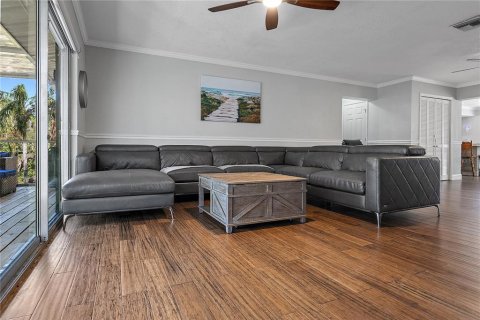 House in Tampa, Florida 3 bedrooms, 188.13 sq.m. № 1528440 - photo 21