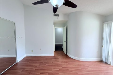 Снять в аренду таунхаус в Майами, Флорида 2 спальни, 116.41м2, № 1991982 - фото 21