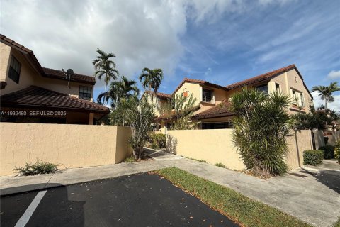 Снять в аренду таунхаус в Майами, Флорида 2 спальни, 116.41м2, № 1991982 - фото 22