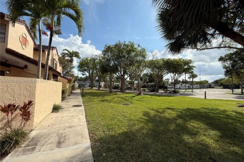 Снять в аренду таунхаус в Майами, Флорида 2 спальни, 116.41м2, № 1991982 - фото 26