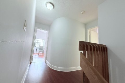 Снять в аренду таунхаус в Майами, Флорида 2 спальни, 116.41м2, № 1991982 - фото 12