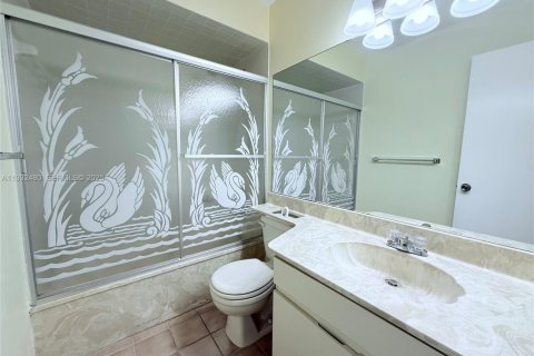 Снять в аренду таунхаус в Майами, Флорида 2 спальни, 116.41м2, № 1991982 - фото 18