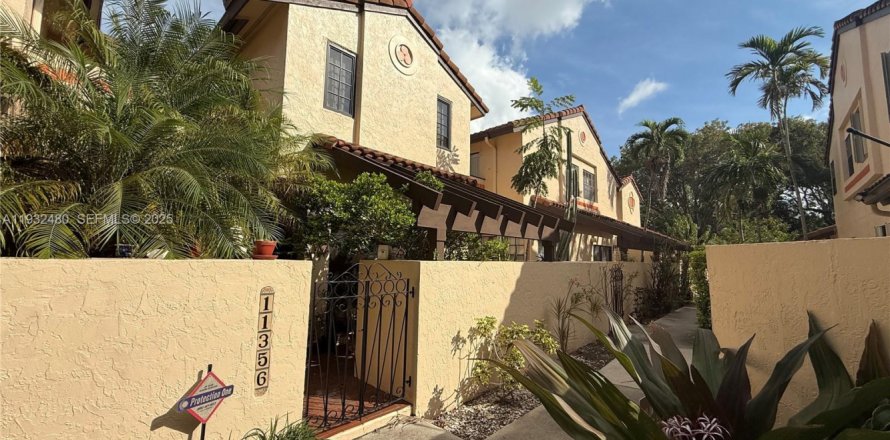 Таунхаус в Майами, Флорида 2 спальни, 116.41м2 № 1991982