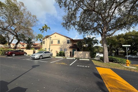 Снять в аренду таунхаус в Майами, Флорида 2 спальни, 116.41м2, № 1991982 - фото 23