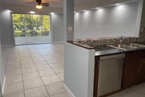 Condominio en alquiler en Sarasota, Florida, 2 dormitorios, 90.77 m2 № 1736912 - foto 7