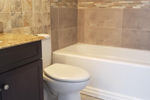 Condominio en alquiler en Sarasota, Florida, 2 dormitorios, 90.77 m2 № 1736912 - foto 11