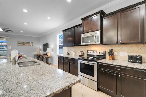 Casa en venta en Kissimmee, Florida, 8 dormitorios, 375.42 m2 № 1913669 - foto 11