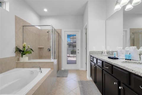 Casa en venta en Kissimmee, Florida, 8 dormitorios, 375.42 m2 № 1913669 - foto 20