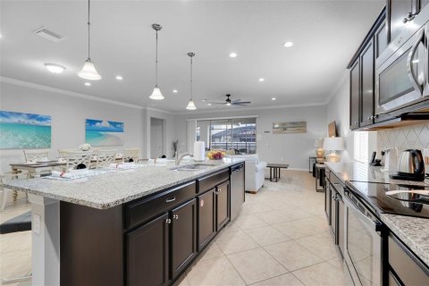 Casa en venta en Kissimmee, Florida, 8 dormitorios, 375.42 m2 № 1913669 - foto 13