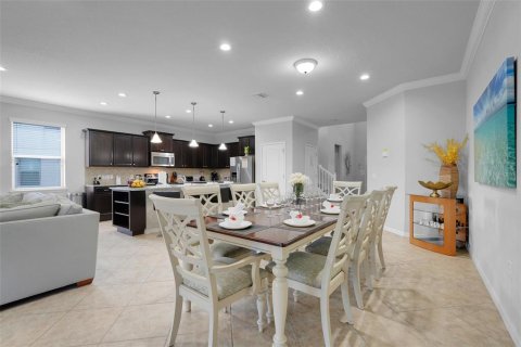 Casa en venta en Kissimmee, Florida, 8 dormitorios, 375.42 m2 № 1913669 - foto 9