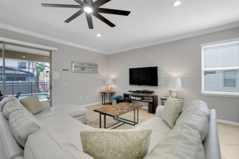 Casa en venta en Kissimmee, Florida, 8 dormitorios, 375.42 m2 № 1913669 - foto 5