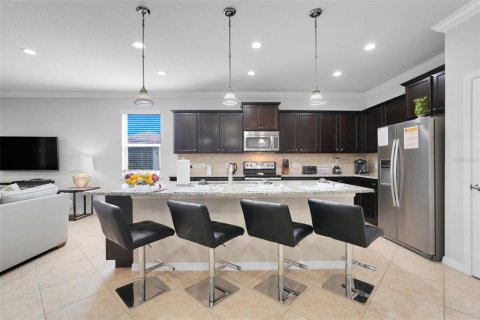 Casa en venta en Kissimmee, Florida, 8 dormitorios, 375.42 m2 № 1913669 - foto 10