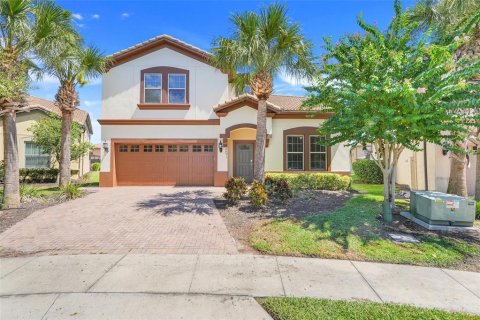 Casa en venta en Kissimmee, Florida, 8 dormitorios, 375.42 m2 № 1913669 - foto 1