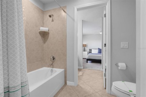 Casa en venta en Kissimmee, Florida, 8 dormitorios, 375.42 m2 № 1913669 - foto 27