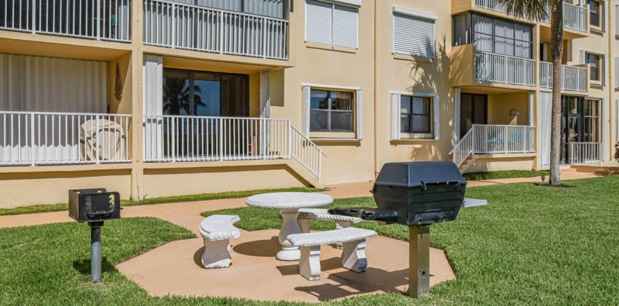 Condo in Hutchinson Island South, Florida, 2 bedrooms  № 2183992