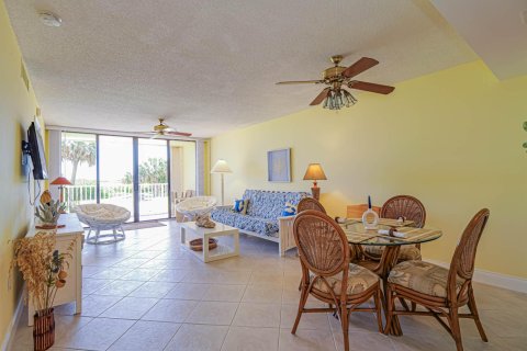 Condo in Hutchinson Island South, Florida, 2 bedrooms  № 2183992 - photo 13